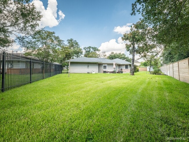 Building Photo - 8918 Link Ct