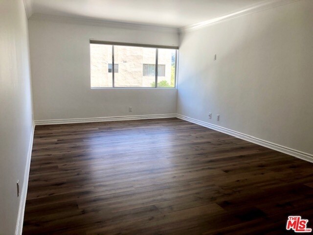Building Photo - 435 N Oakhurst Dr