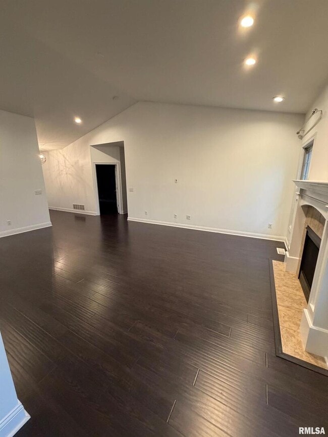 Building Photo - 2625 E 56th Ct