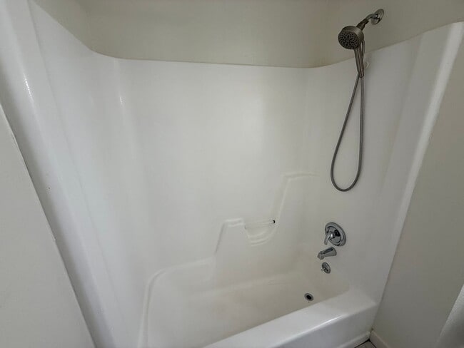 Building Photo - Updated Three Bedroom Home in South Salem