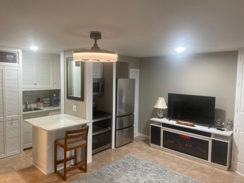 Building Photo - 6125 Harbourside Dr
