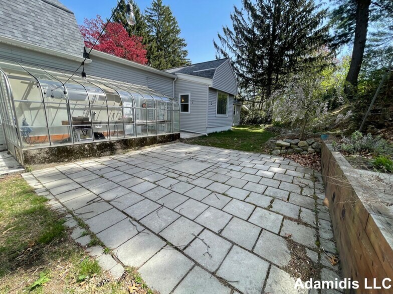 Building Photo - 30 Allandale St