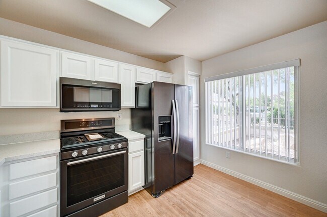 Building Photo - Charming 2 Bedroom, Single-Story Home in S...