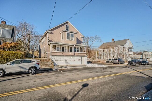 Building Photo - 113 Pequot Ave