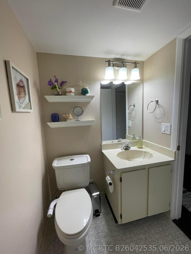 Building Photo - 7879 Willow Spring Cir N