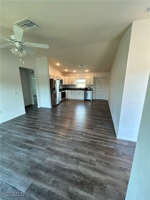Building Photo - 131 Carousel Ave