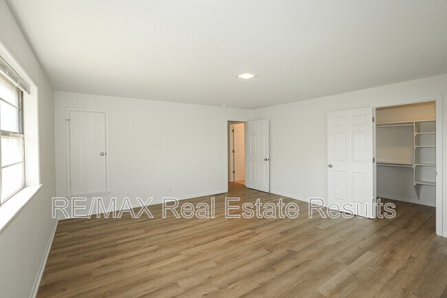 Building Photo - 1741 E 1st Ave