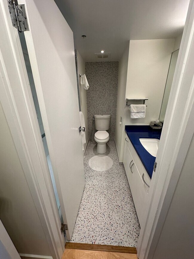 Building Photo - 1 BD / 1 BA FULLY FURNISHED UNIT IN WAIKIKI!!!