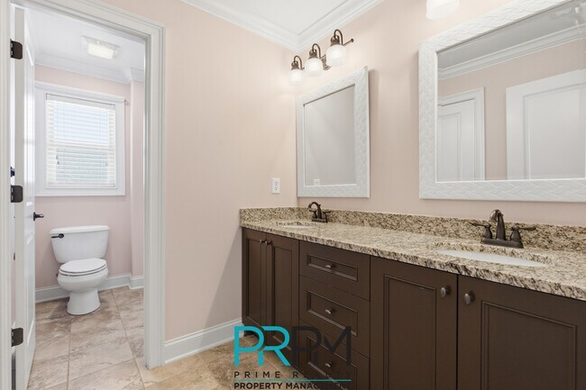 Building Photo - 129 Griffith Hill Way