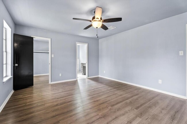Building Photo - 1411 Grand Valley Dr