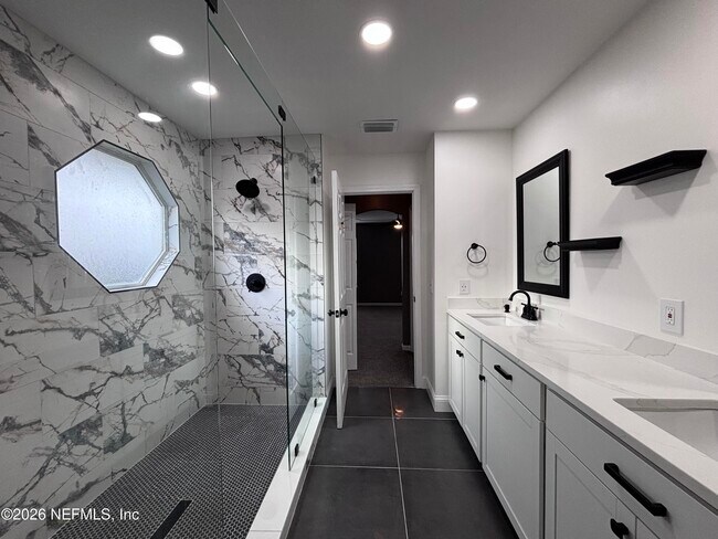 Building Photo - 612 Morning Mist Way