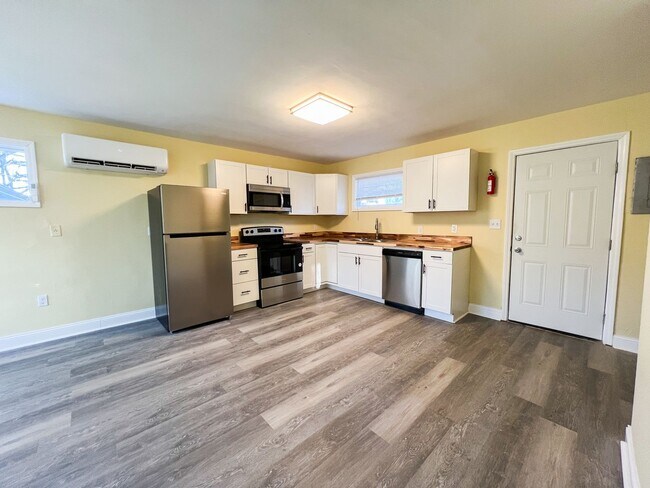 Building Photo - Move-In Specials Available! Completely Rem...