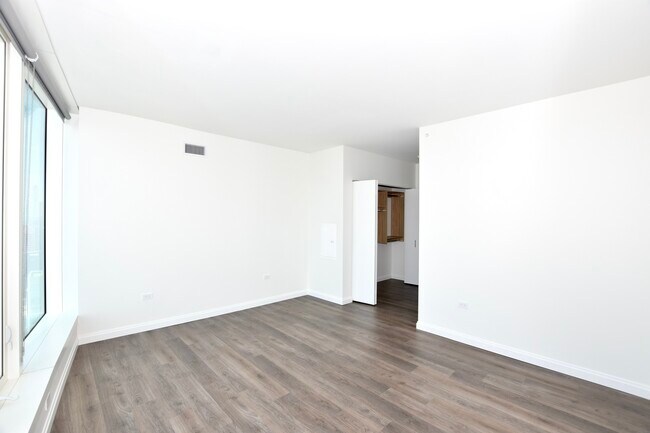 Building Photo - 1000 S Michigan Ave