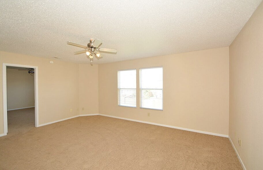 Building Photo - 5660 Grassy Bank Dr