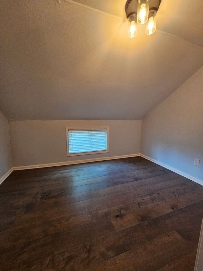 Building Photo - Stunning 4 Bed 2 Bath Single Family Rental...