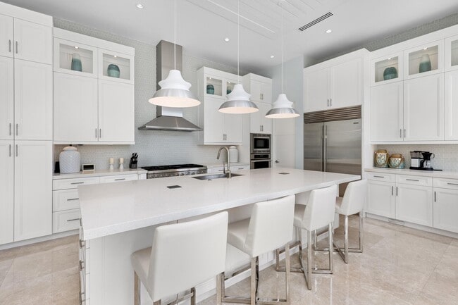 Building Photo - 863 Enfield St