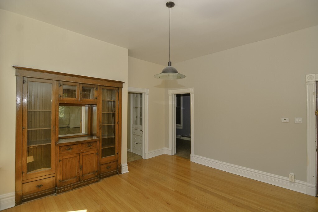 Building Photo - 1437 W Warner Ave