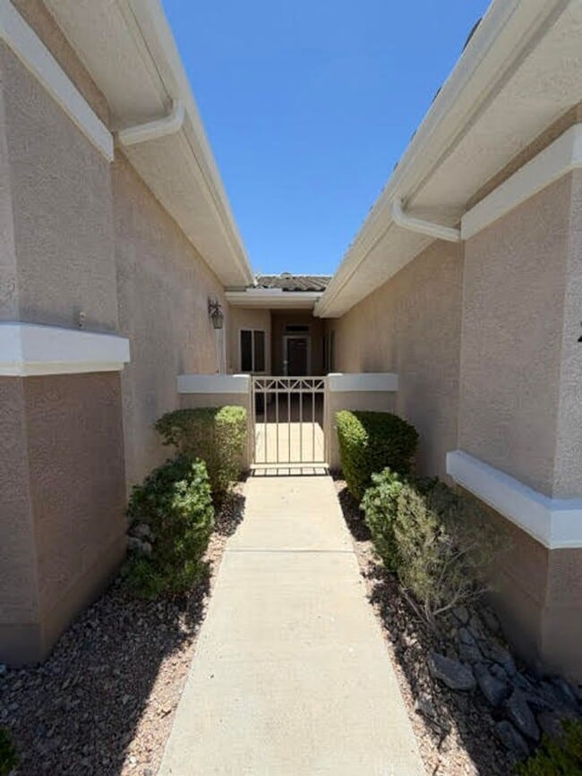Building Photo - 2 bed 2 bath in Quail Ridge