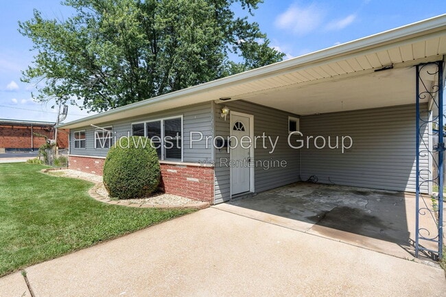 Building Photo - 1595 Flicker Dr