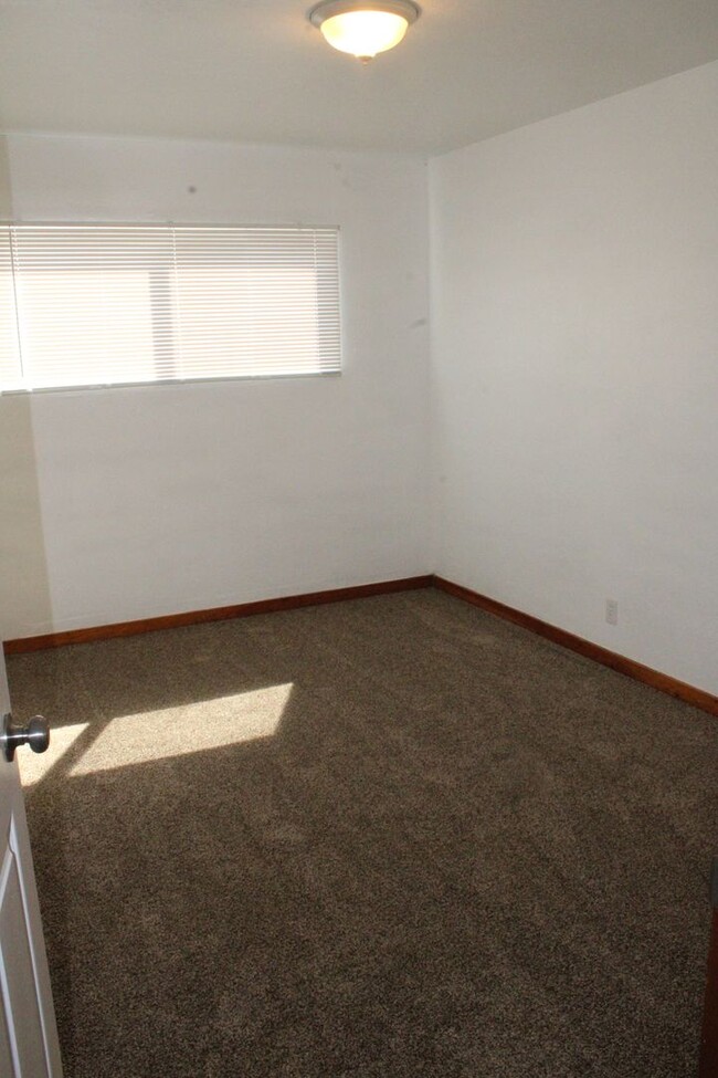 Building Photo - Three Bedroom, Two Bathroom House in San P...