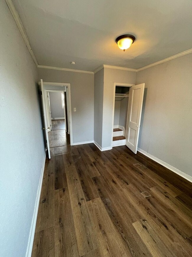 Building Photo - 3840 Dolfield Ave