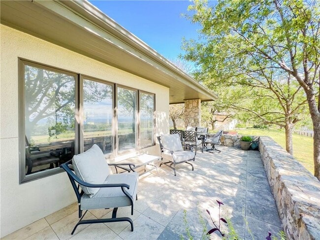 Building Photo - 1707 Clubhouse Hill Dr