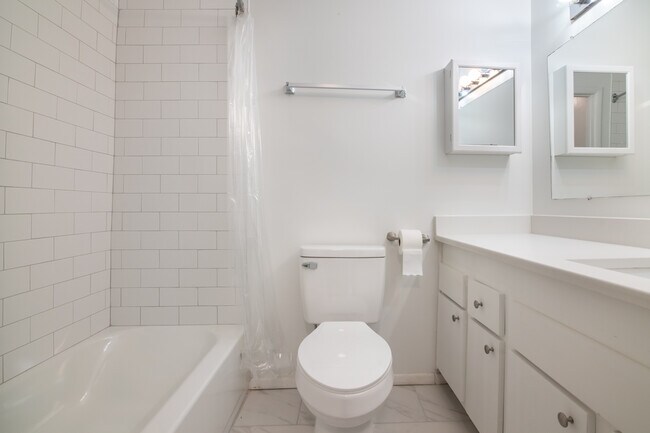 Building Photo - 1001 Woodland Vlg