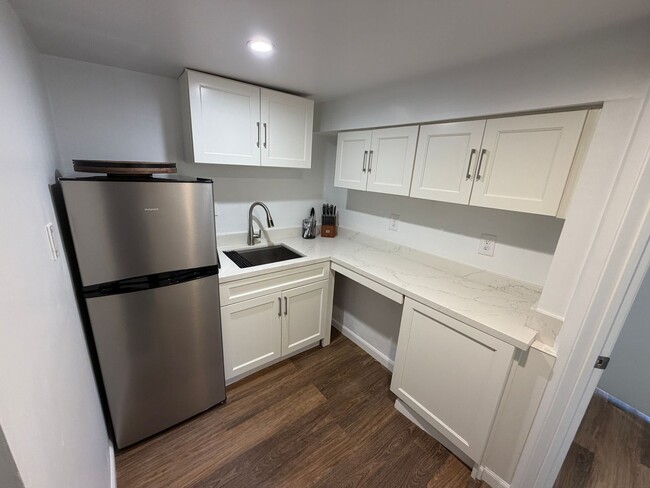 Building Photo - 879 E 28th St