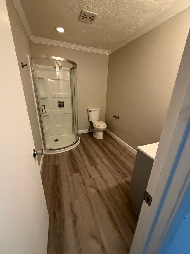 Building Photo - Newly Renovated For You! DEPOSIT SPECIAL $1000.00!