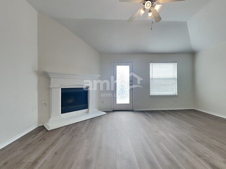 Building Photo - 485 Sausalito Dr