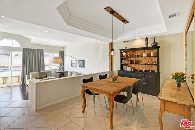 Building Photo - 6457 Zuma View Pl