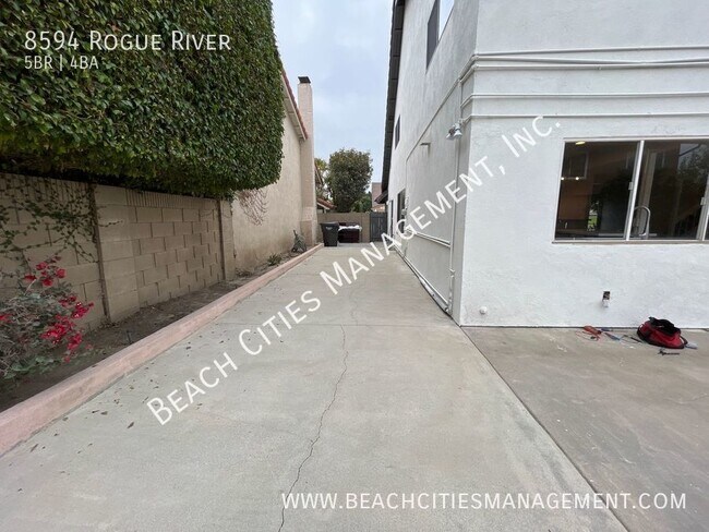 Building Photo - 8594 Rogue River Ave
