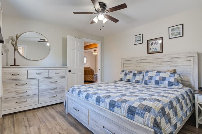 Building Photo - Fully Furnished Modern 3 bedroom Home!