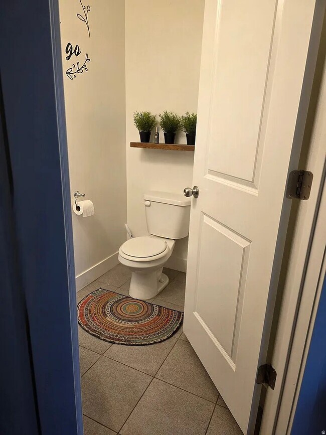 Building Photo - 284 Eaglewood Dr