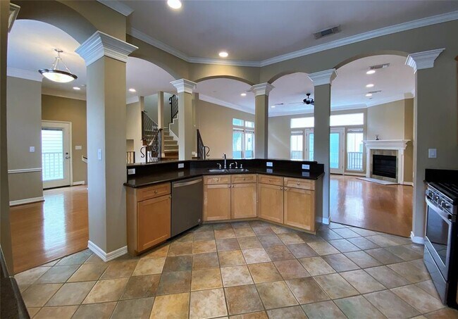 Building Photo - 5314 Blossom St