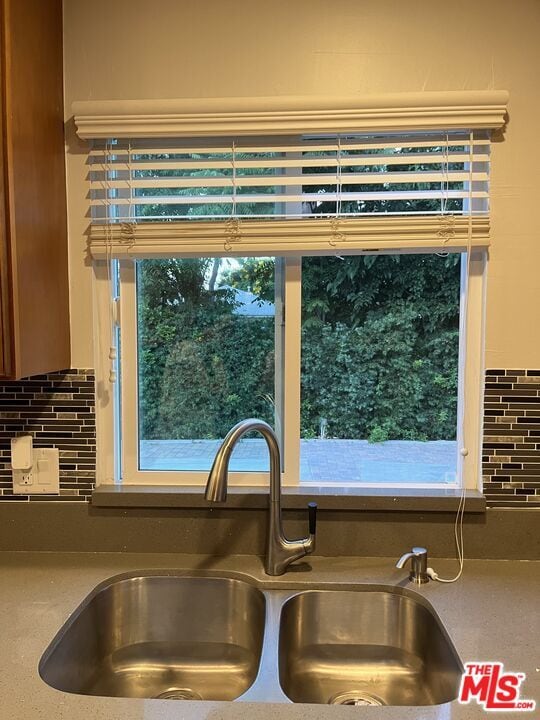 Building Photo - 3800 W Legion Ln