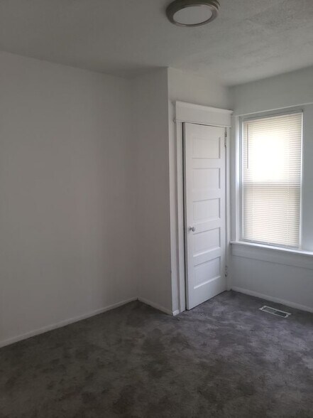 Building Photo - 209 W Cedar Ave