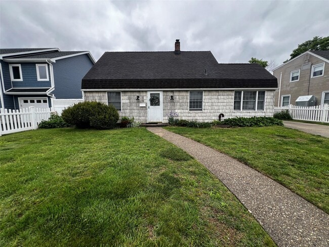 Primary Photo - 68 Crescent Ln