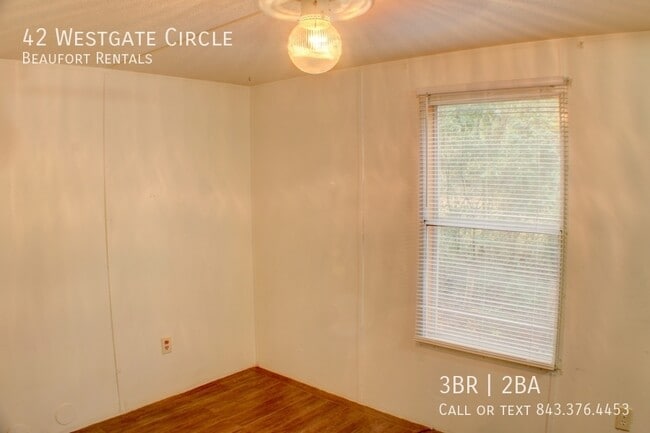 Building Photo - 42 Westgate Cir