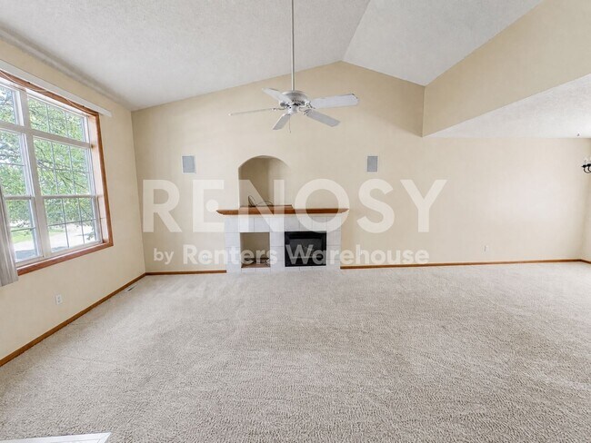 Building Photo - Available September 1st 3 Bedroom 3 Bath Single Family Home in Plymouth