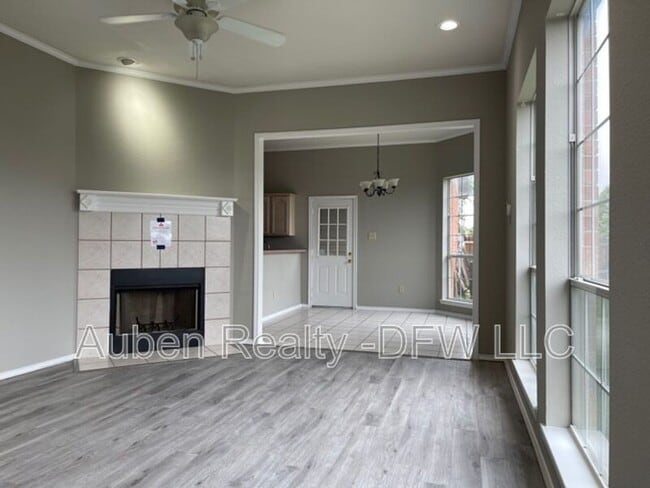 Building Photo - 815 Valleybrooke Dr