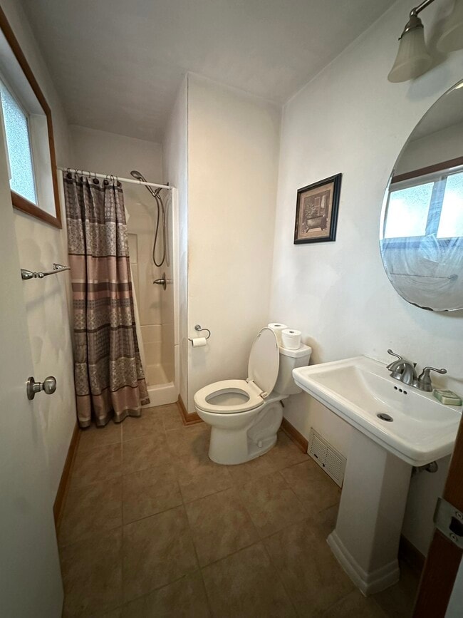 Building Photo - 305 Magnolia Dr