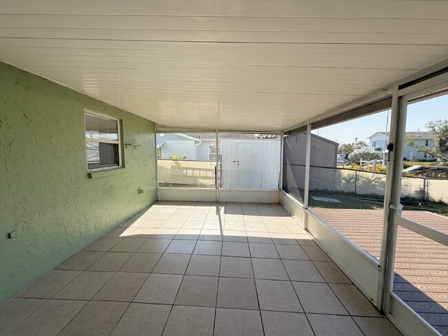 Building Photo - "Charming 3-Bedroom Home with Granite Countertops on Sunfish Drive, Hudson, FL!"