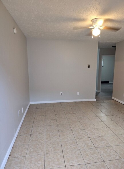 Building Photo - 3047 Simpson Rd