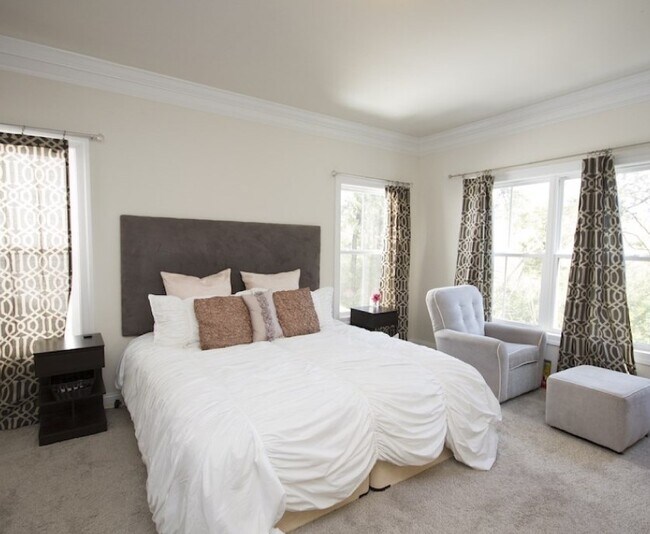 Building Photo - 2018 Avinity Loop