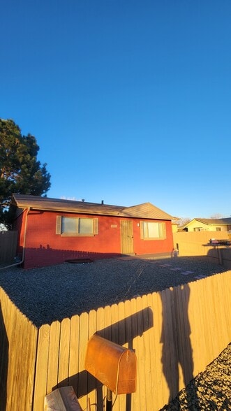 Building Photo - 14775 Robins Dr