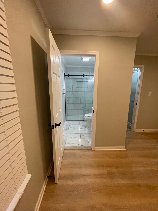 Building Photo - 1312 13th Ave SW