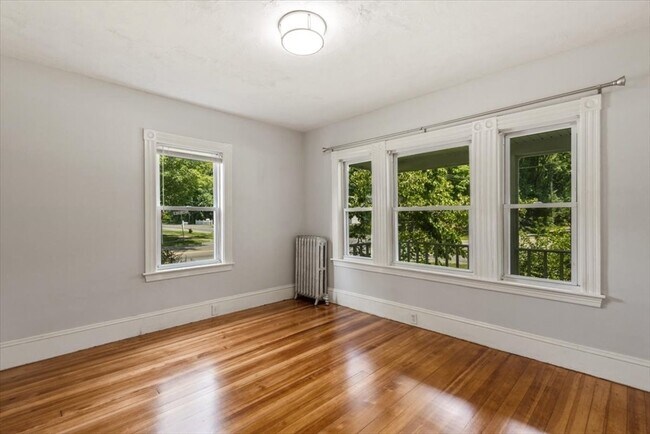 Building Photo - 254 N Elm St