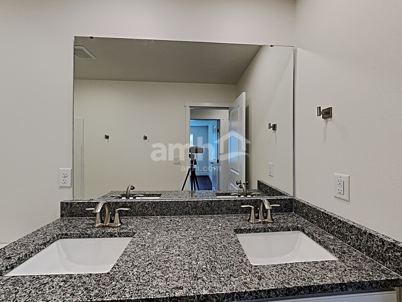 Building Photo - 8220 125th St Ct E