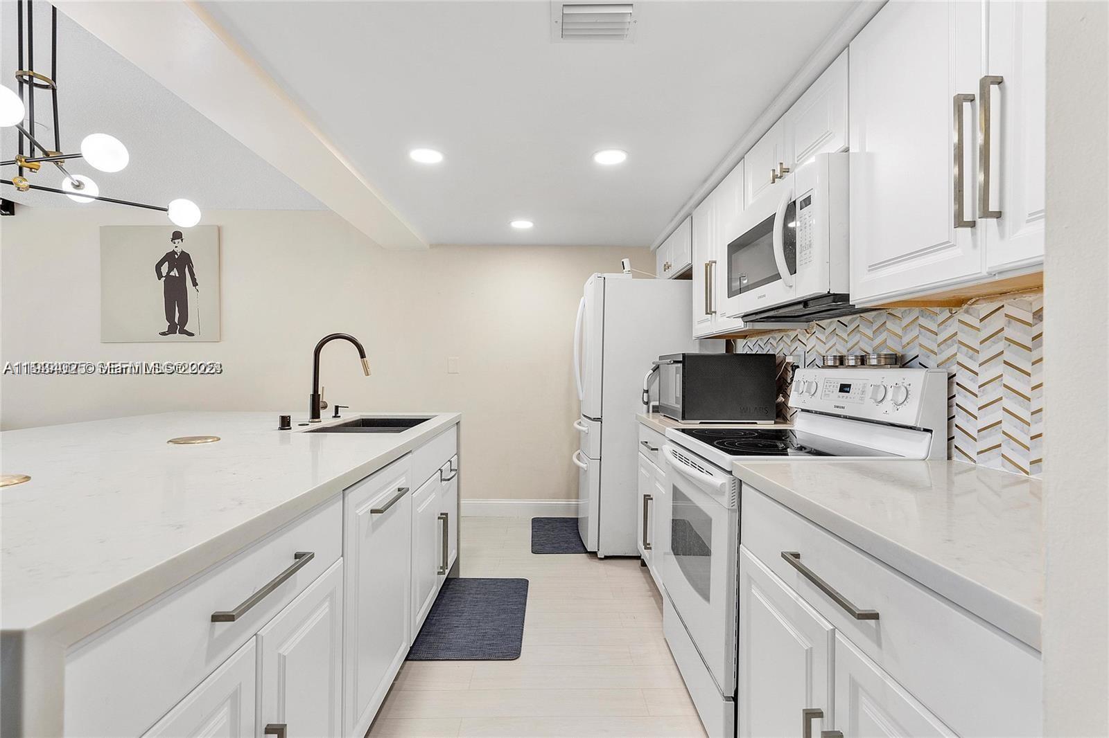 Building Photo - 1281 W Fairway Rd